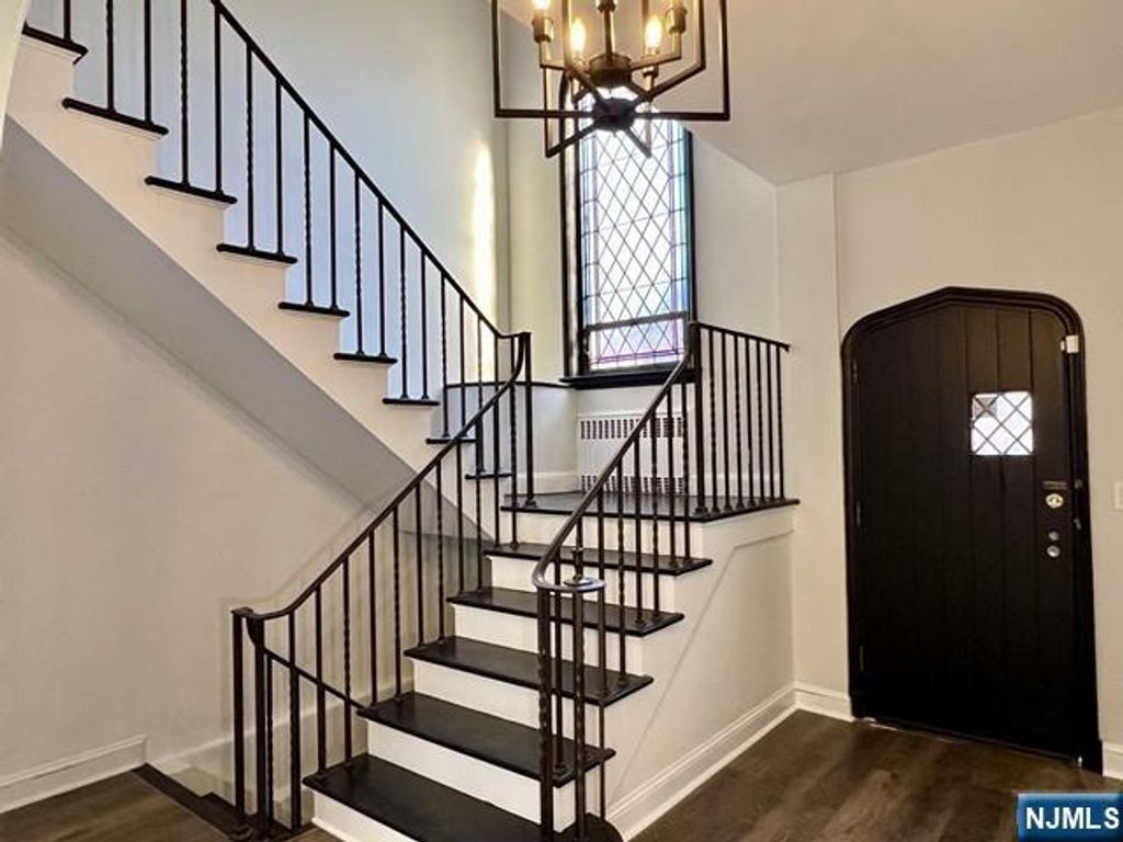 695 Palisade Avenue, Cliffside Park, NJ 07010