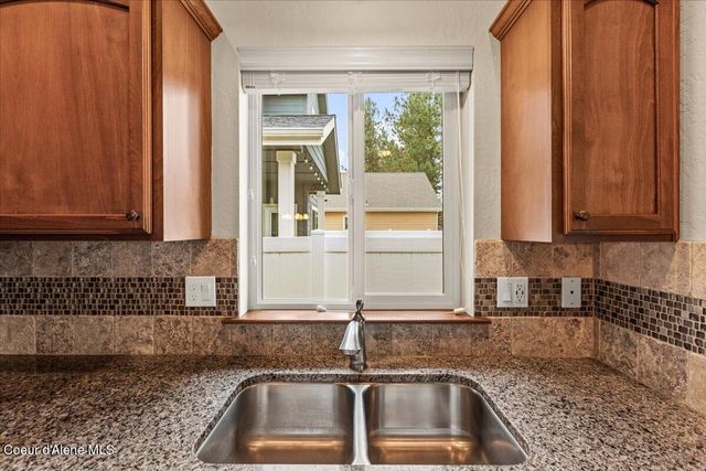 6676 N Idlewood DR, Coeur D'alene, ID 83815