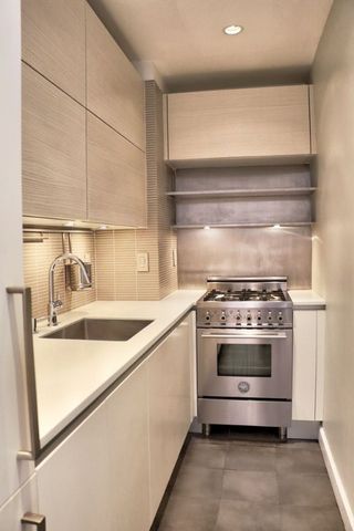 211 E 18th St Apt 2P, New York City, NY 10003