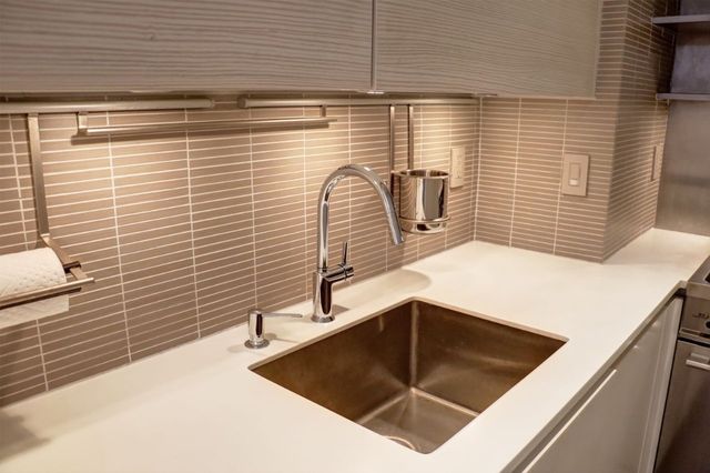 211 E 18th St Apt 2P, New York City, NY 10003