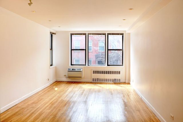 211 E 18th St Apt 2P, New York City, NY 10003