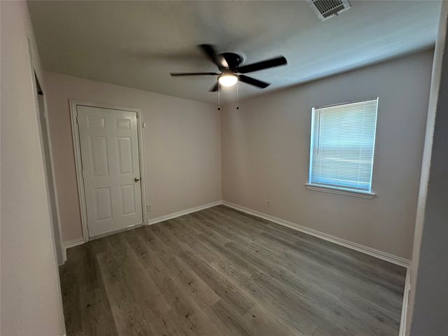1000 Harris Drive, Euless, TX 76039