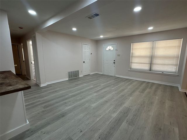 1000 Harris Drive, Euless, TX 76039