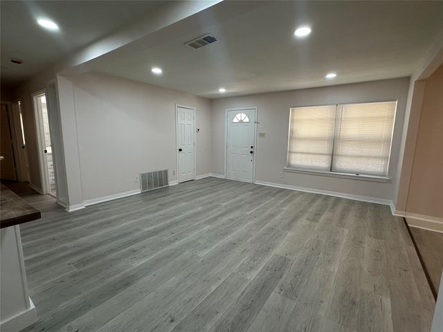1000 Harris Drive, Euless, TX 76039
