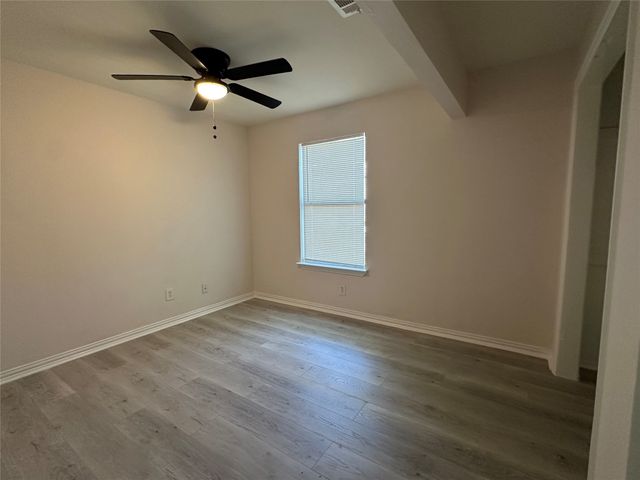 1000 Harris Drive, Euless, TX 76039