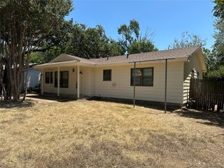 1000 Harris Drive, Euless, TX 76039