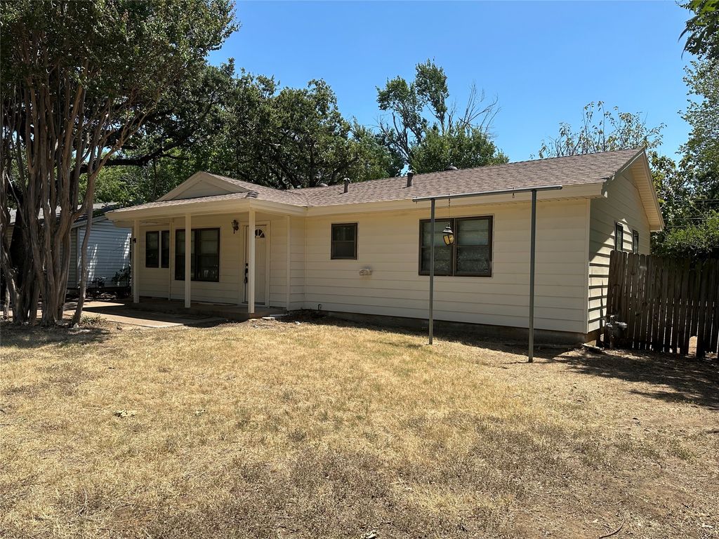 1000 Harris Drive, Euless, TX 76039