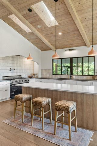 9060 County Road 26, Minnetrista, MN 55359