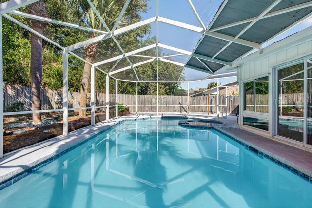 620 Legion Court, Destin, FL 32541