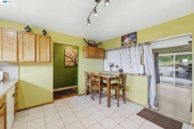 38380 Canyon Heights Dr, Fremont, CA 94536