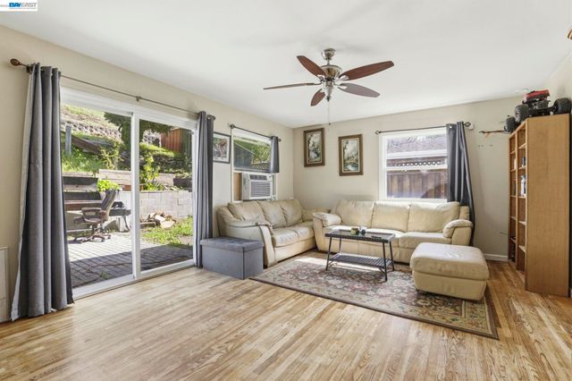 38380 Canyon Heights Dr, Fremont, CA 94536