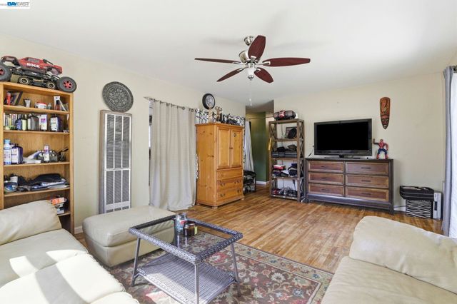 38380 Canyon Heights Dr, Fremont, CA 94536