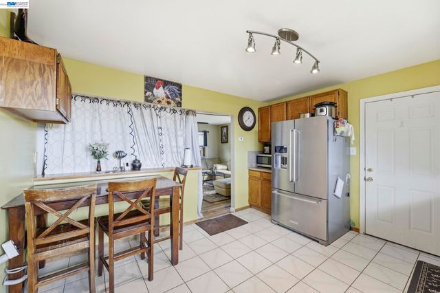 38380 Canyon Heights Dr, Fremont, CA 94536