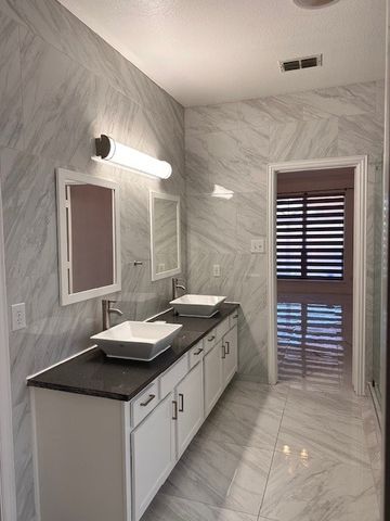 1060 Valley Vista Drive, Irving, TX 75063