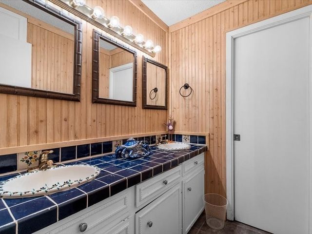 105 Shorecliff Dr, Portland, TX 78374