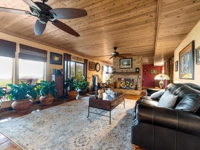 105 Shorecliff Dr, Portland, TX 78374
