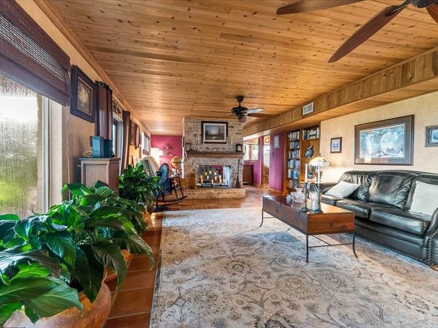 105 Shorecliff Dr, Portland, TX 78374
