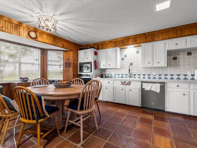 105 Shorecliff Dr, Portland, TX 78374