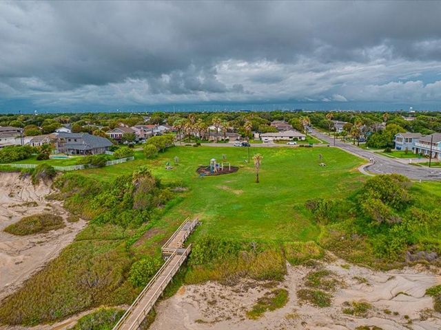 105 Shorecliff Dr, Portland, TX 78374