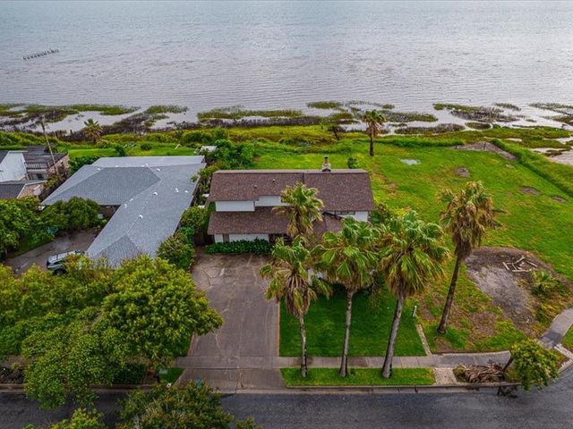 105 Shorecliff Dr, Portland, TX 78374