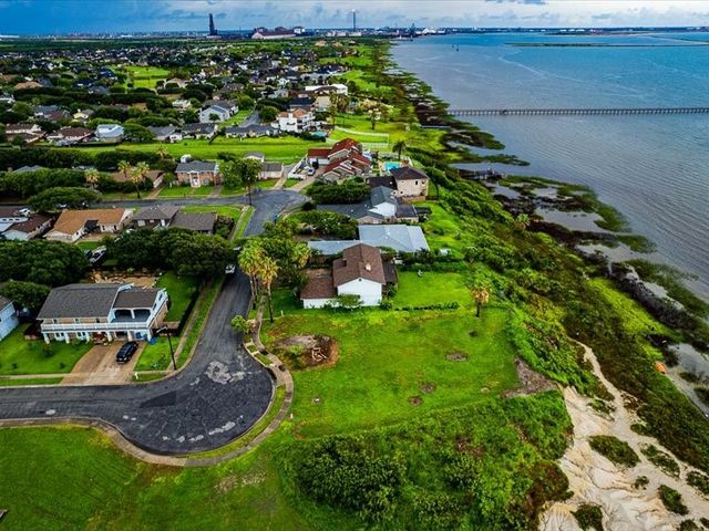 105 Shorecliff Dr, Portland, TX 78374