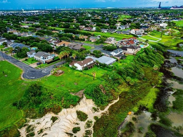 105 Shorecliff Dr, Portland, TX 78374