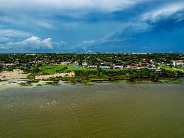 105 Shorecliff Dr, Portland, TX 78374