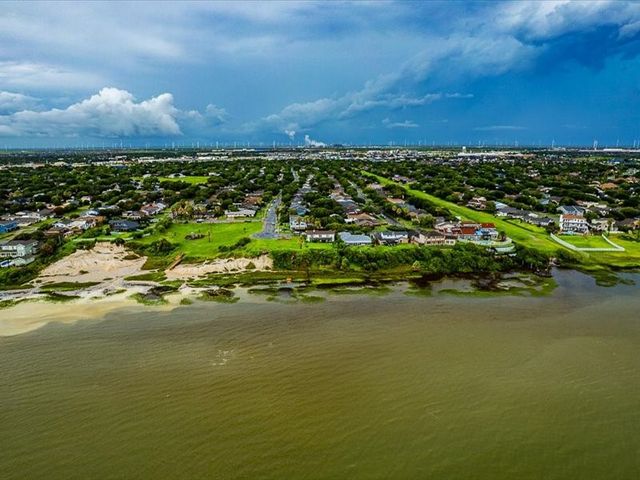105 Shorecliff Dr, Portland, TX 78374