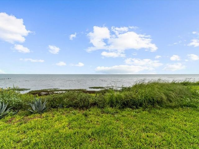 105 Shorecliff Dr, Portland, TX 78374
