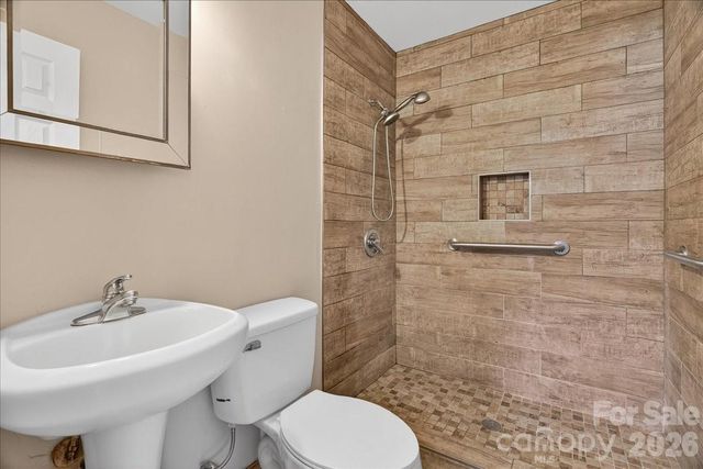 2221 Ludlow Drive, Charlotte, NC 28216