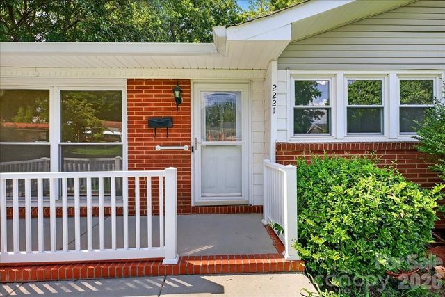 2221 Ludlow Drive, Charlotte, NC 28216