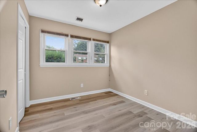 2221 Ludlow Drive, Charlotte, NC 28216