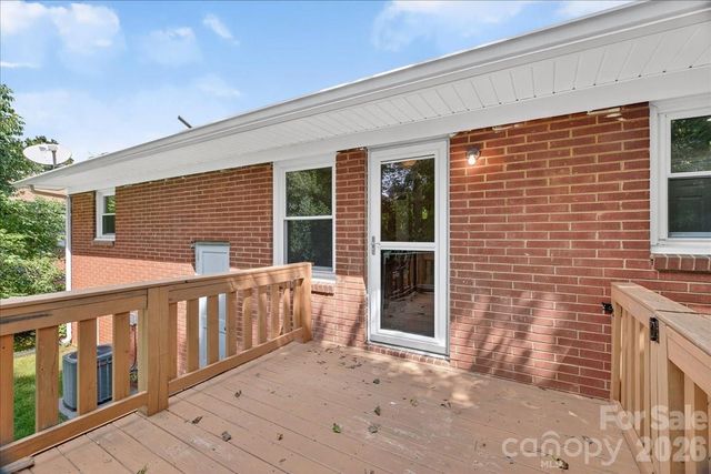 2221 Ludlow Drive, Charlotte, NC 28216