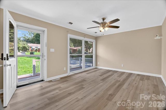 2221 Ludlow Drive, Charlotte, NC 28216