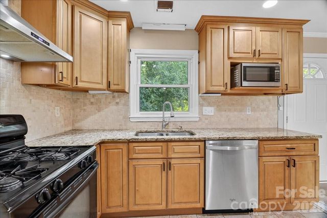 2221 Ludlow Drive, Charlotte, NC 28216