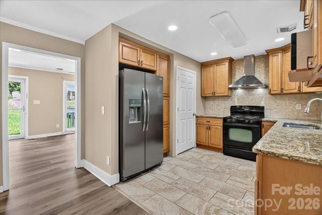 2221 Ludlow Drive, Charlotte, NC 28216