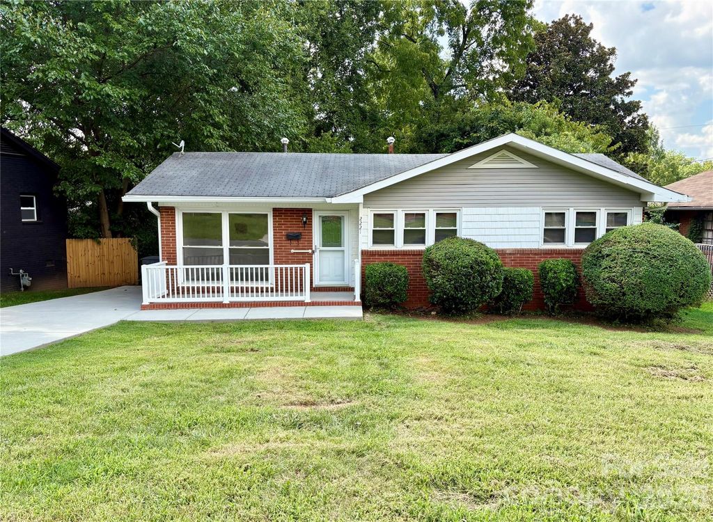 2221 Ludlow Drive, Charlotte, NC 28216