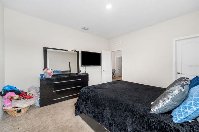 5615 SW 215TH TERRACE, Newberry, FL 32669