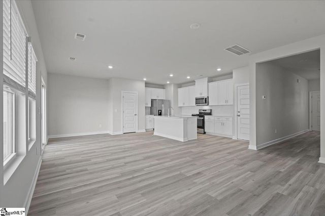 694 Cozy Bluff Road, Spartanburg, SC 29301