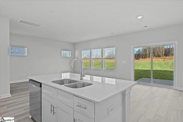 694 Cozy Bluff Road, Spartanburg, SC 29301