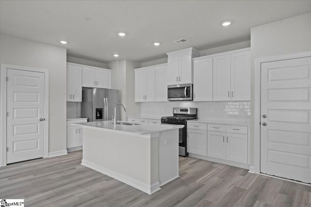 694 Cozy Bluff Road, Spartanburg, SC 29301