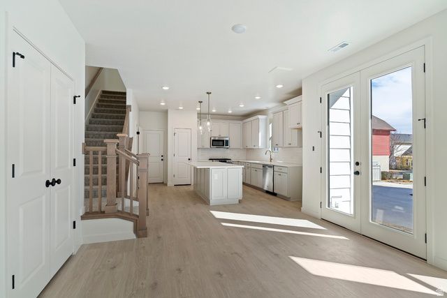11323 S LAKE RUN RD, South Jordan, UT 84009