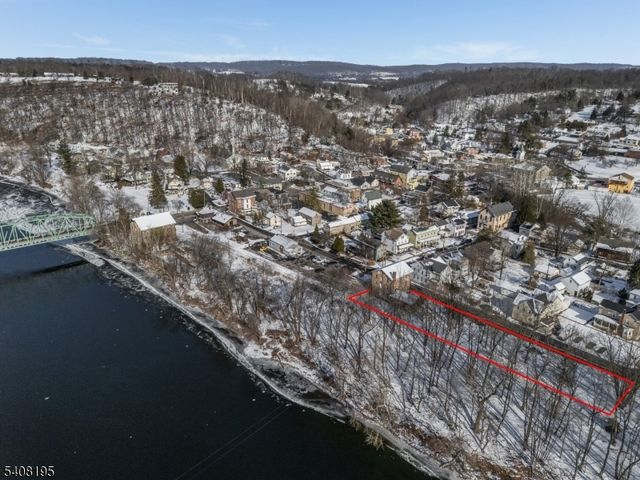 10 GREEN STREET, Milford Boro, NJ 08848