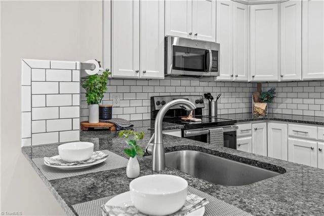 227 Hawks Nest Circle, Clemmons, NC 27012