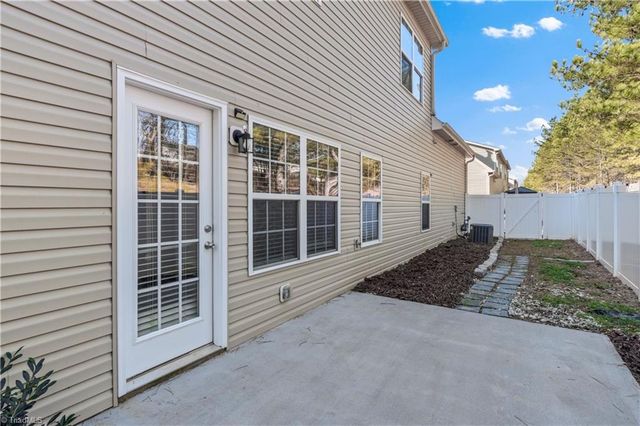 227 Hawks Nest Circle, Clemmons, NC 27012