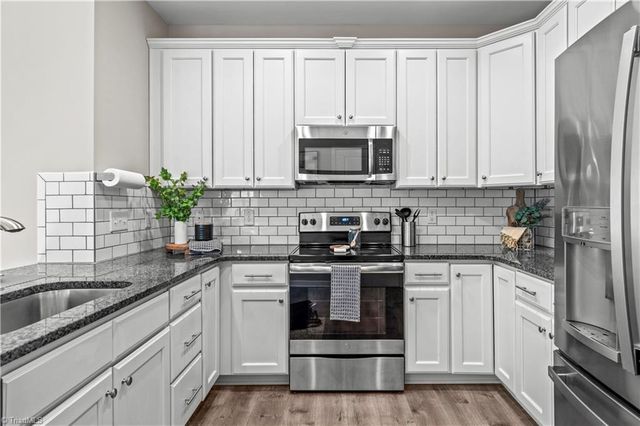 227 Hawks Nest Circle, Clemmons, NC 27012