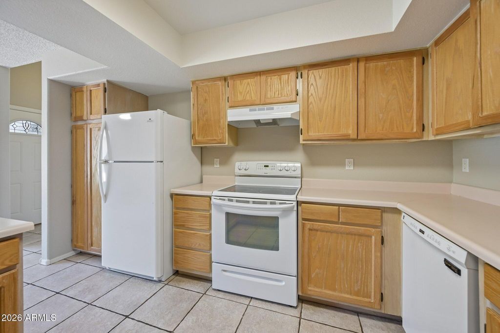 Image 12 of property listing at 11149 N 82ND Drive, Peoria, AZ 85345
