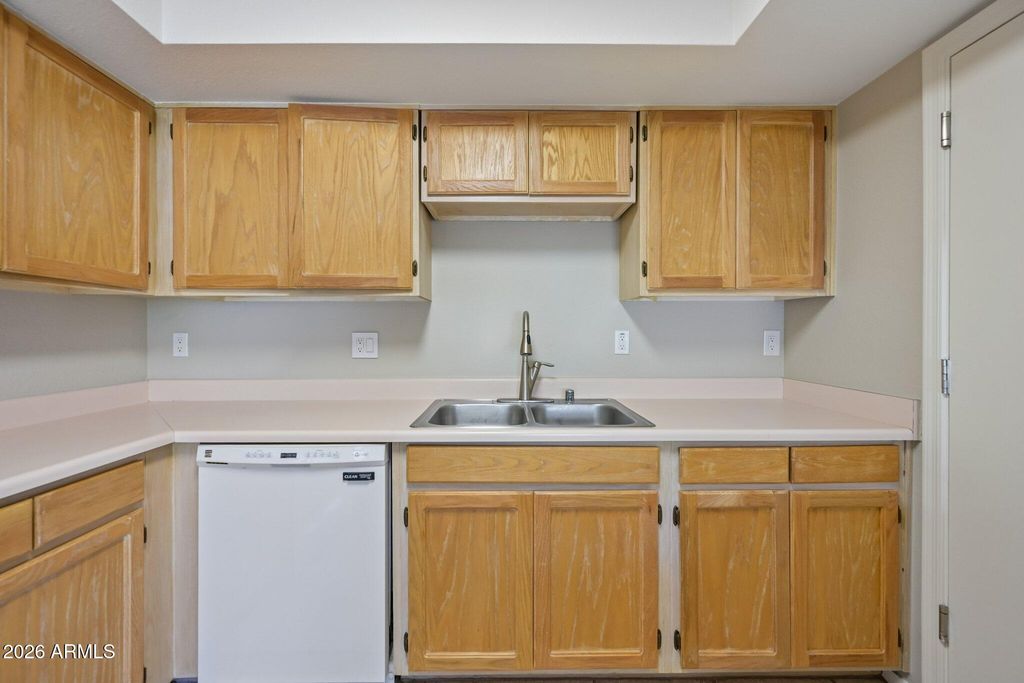 Image 14 of property listing at 11149 N 82ND Drive, Peoria, AZ 85345