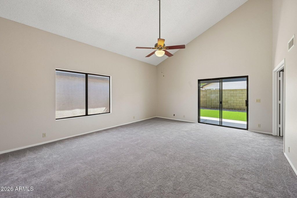Image 15 of property listing at 11149 N 82ND Drive, Peoria, AZ 85345