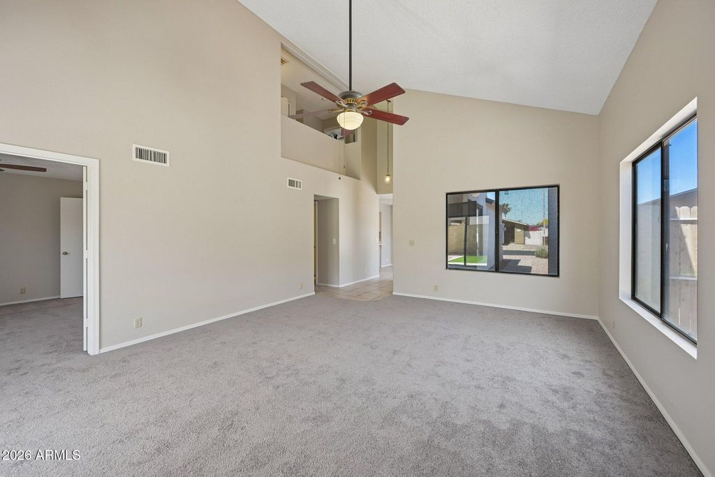Image 17 of property listing at 11149 N 82ND Drive, Peoria, AZ 85345